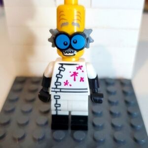 The image shows a LEGO Minifigure from Series 14